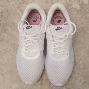 Nike Tanjun Sneakers